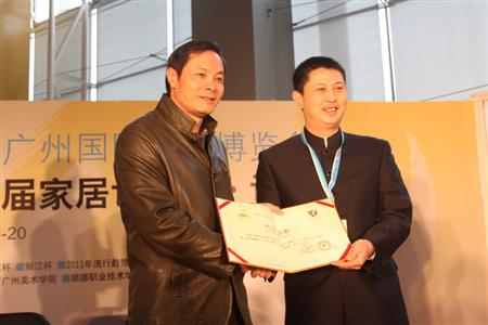    	2011年，紅古軒作為“國禮”制作單位，制作紅木國禮贈予國際奧委會主席羅格，被評為“第十六屆亞洲運(yùn)動會杰出貢獻(xiàn)單位”   